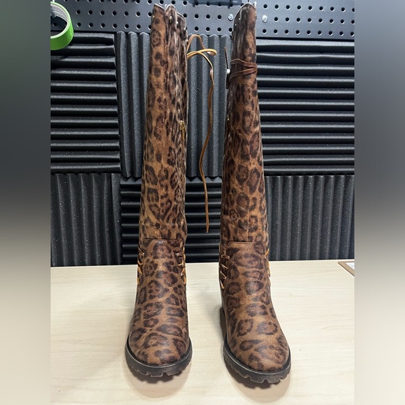 NEW in Box Leopard Print Comfort Boots - Picture 3 of 4